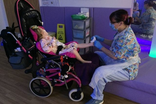 A young child receiving complementary therapy at Rainbows